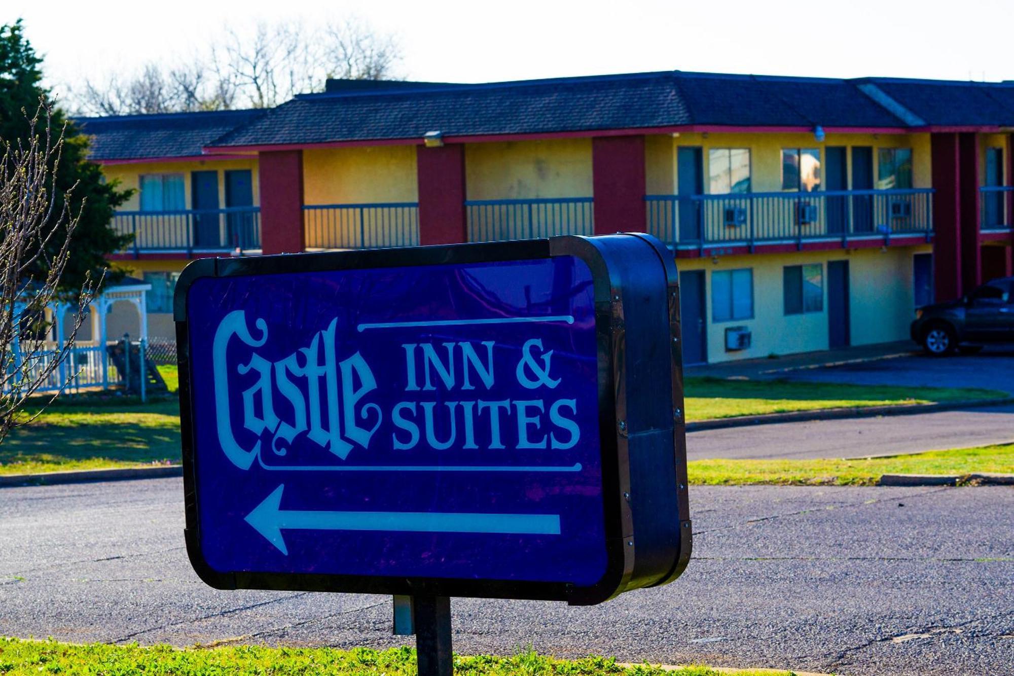 Castle Inn & Suites By Oyo Chickasha Exterior photo
