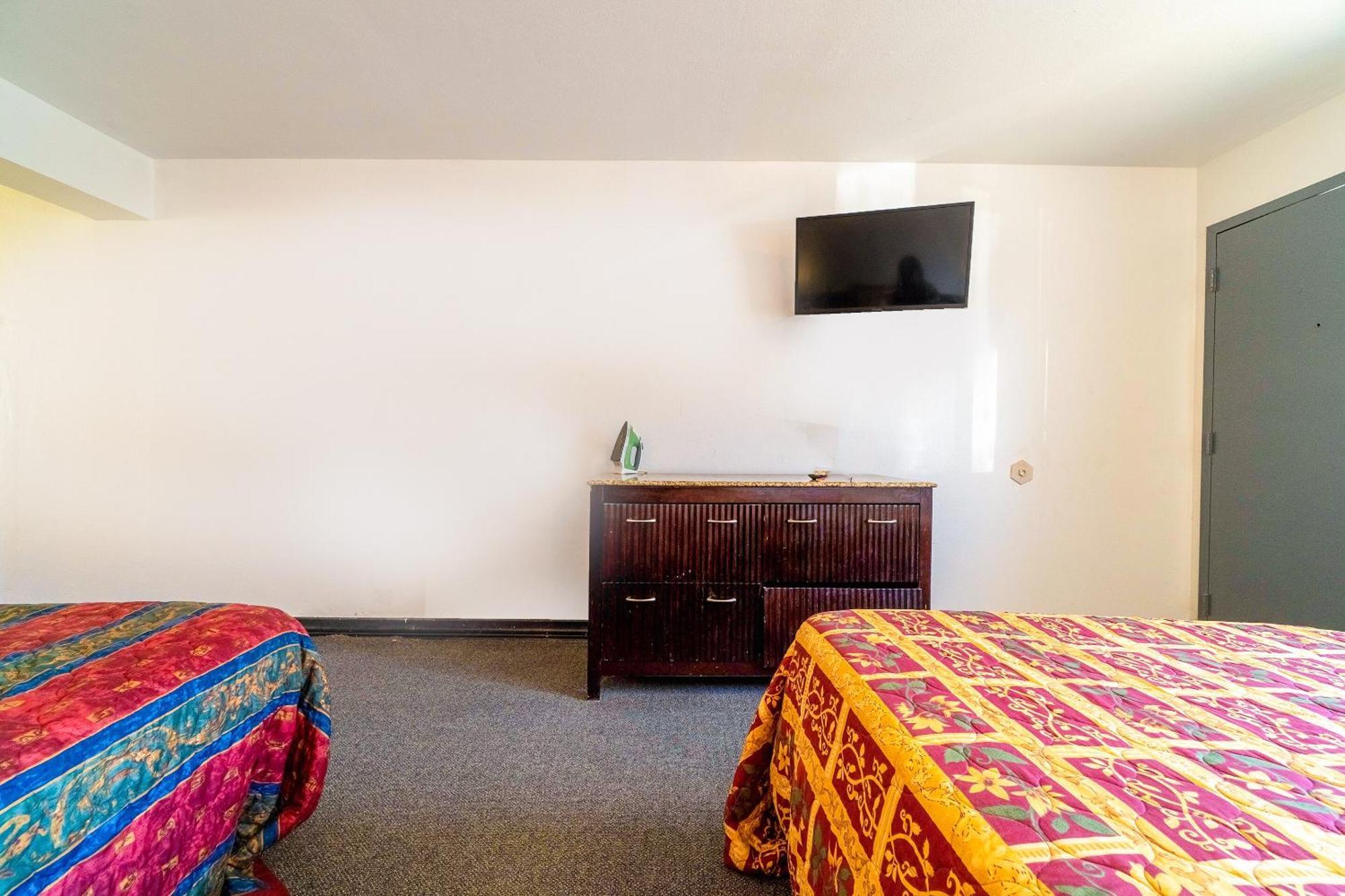 Castle Inn & Suites By Oyo Chickasha Exterior photo